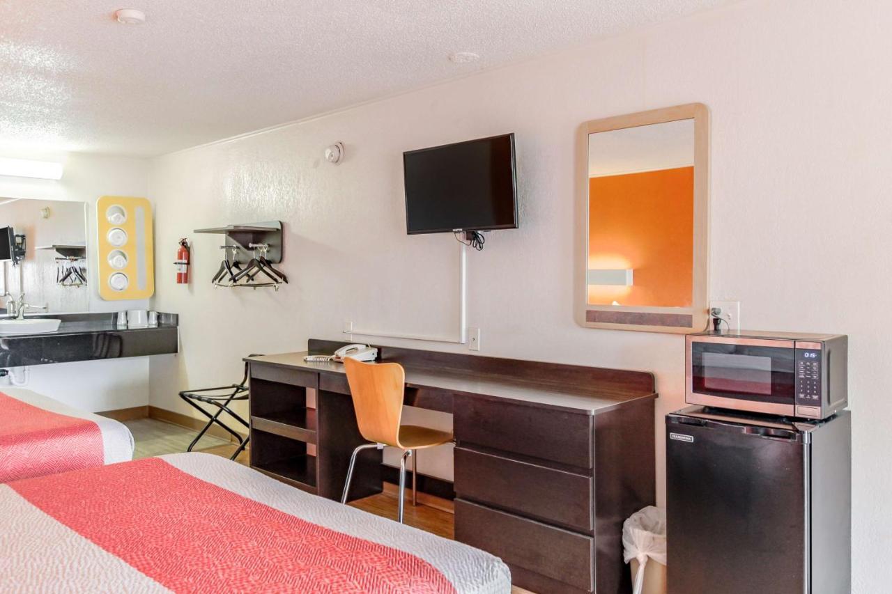 Motel 6 Kalamazoo Buitenkant foto