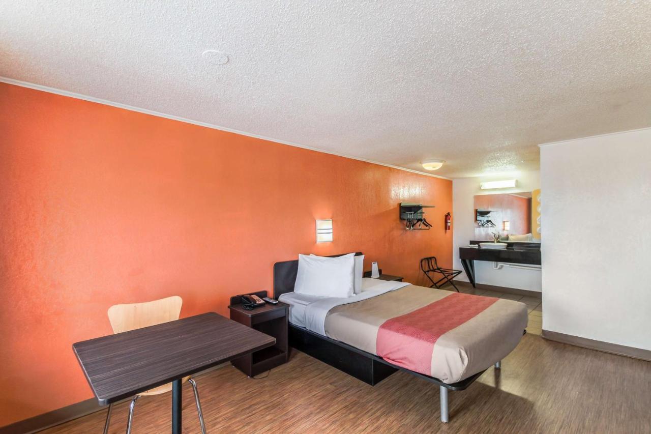 Motel 6 Kalamazoo Buitenkant foto