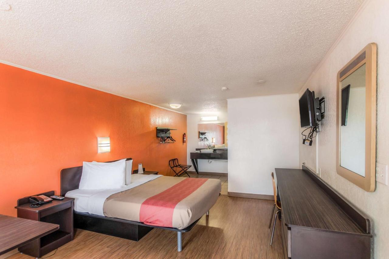 Motel 6 Kalamazoo Buitenkant foto